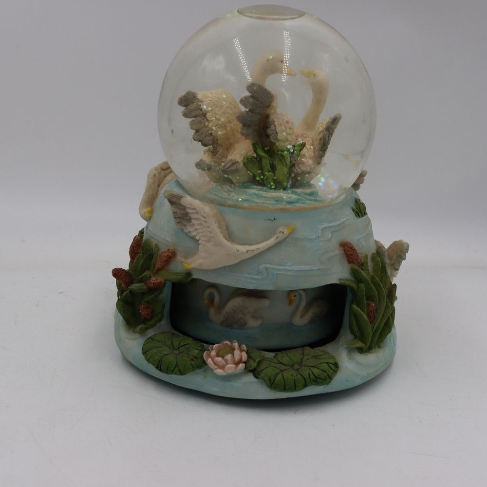 Sanyo Vintage Spinning Swans Water Globe Music Box Collectible Glitter Decor